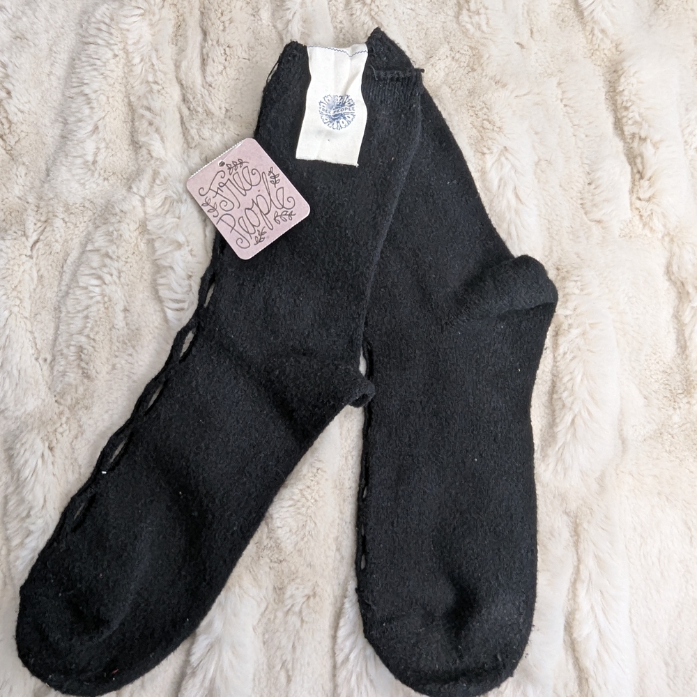 BNWT FREE PEOPLE BLACK SOCKS